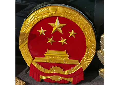 设计国徽安装方案的关键因素